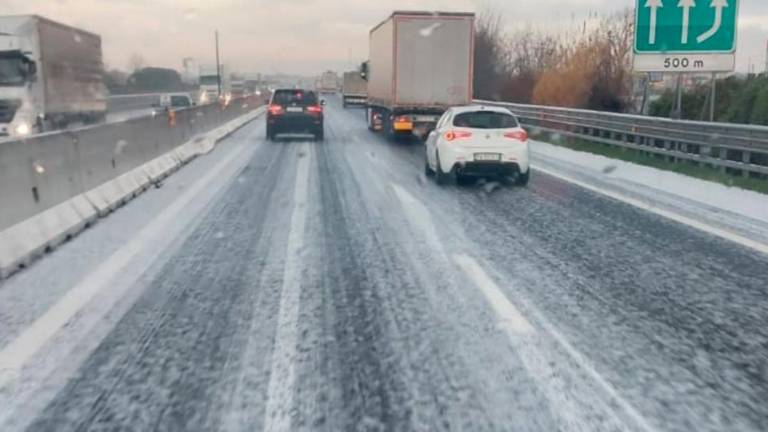 Toča povzročala težave na avtocesti A4