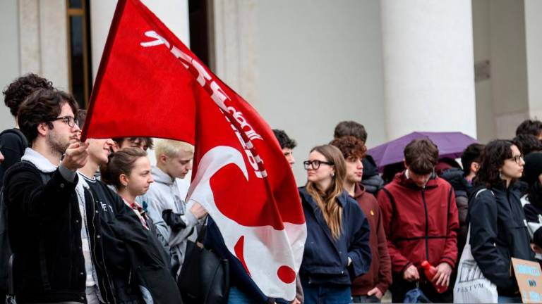 Dijaki obsodili policijsko nasilje na protestih