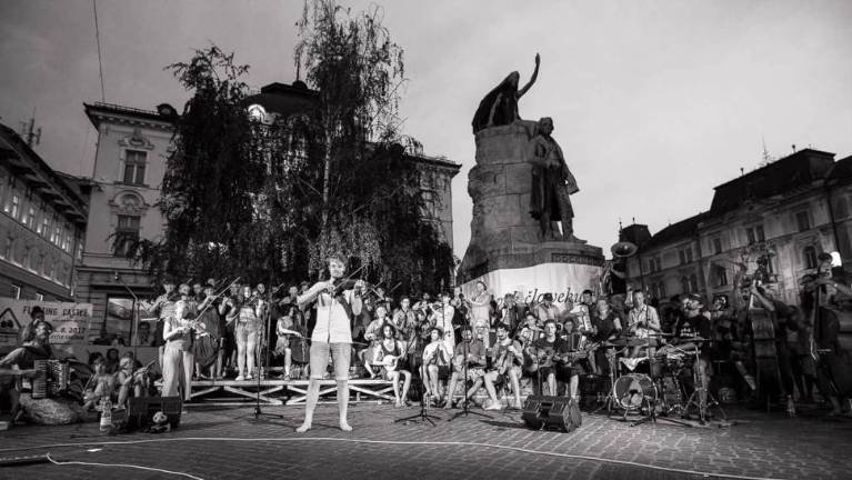 Prihaja Etno Histeria World Orchestra