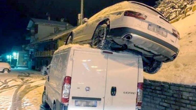 Sofia Goggia pristala ... na strehi kombija