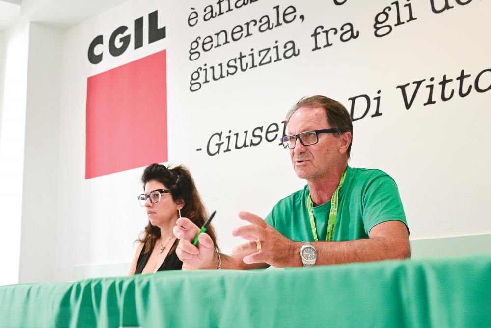 Osebje zdravstvenega podjetja Asugi začenja stavkovne dejavnosti
