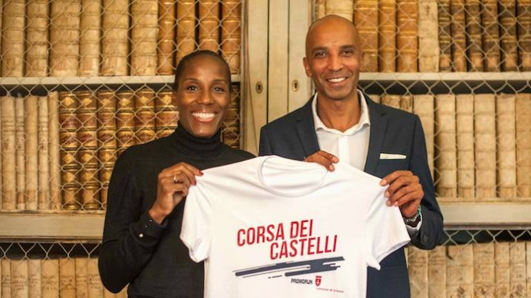 Tek gradov tudi s Fiono May