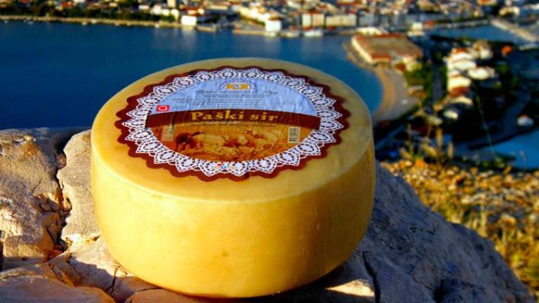 Tudi paški sir z zaščiteno geografsko označbo