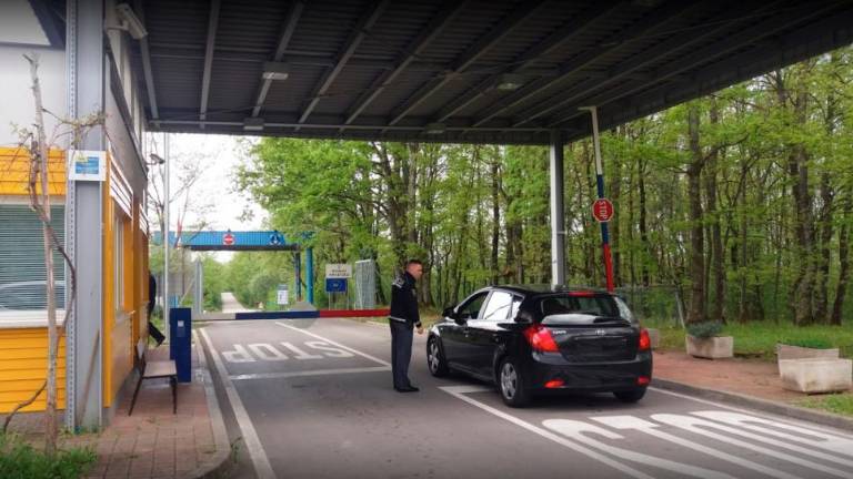 Zaprti trije maloobmejni prehodi in dve mejni cestni povezavi s Hrvaško