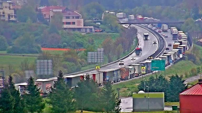 Na primorski avtocesti zgoščen promet in zastoji