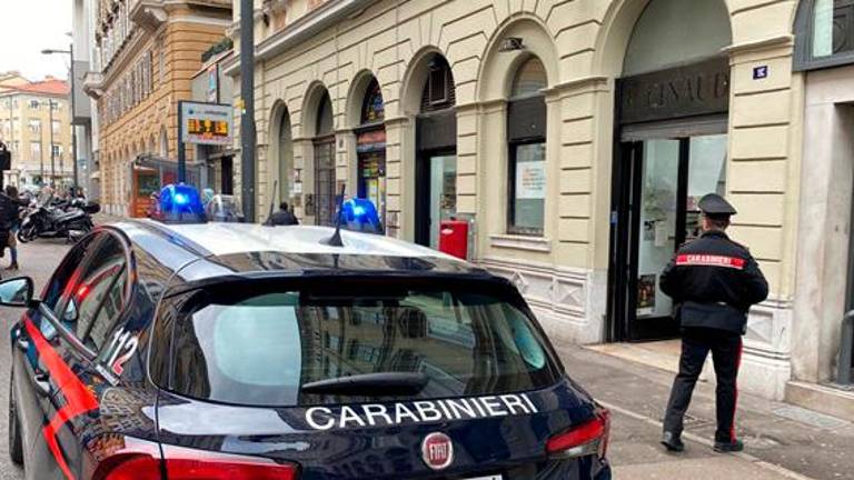 Kradel v trgovini in napadel lastnika