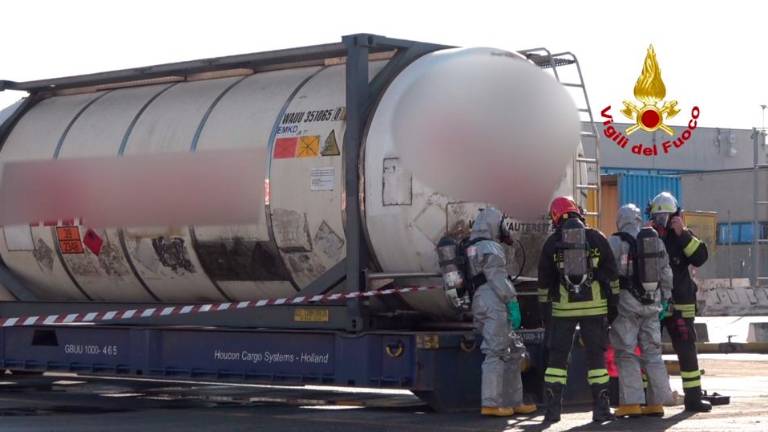 Uhajala nevarna vnetljiva snov