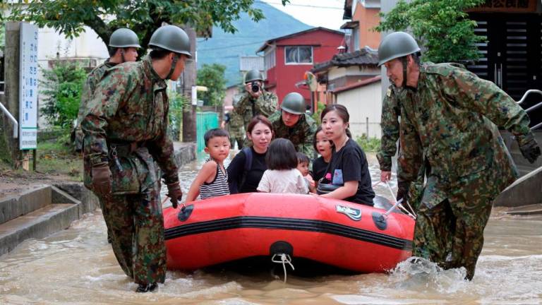 Na Japonskem priporočili evakuacijo za skoraj milijon ljudi