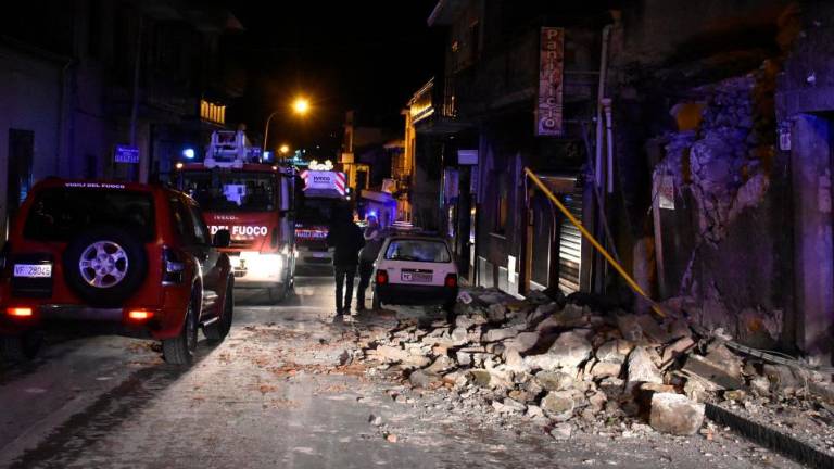 Etna povzroča potrese in škodo, manjši sunek tudi v Sloveniji
