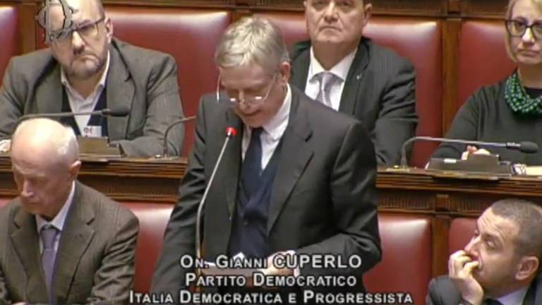 Cuperlo zaradi fojb pod udarom desnice