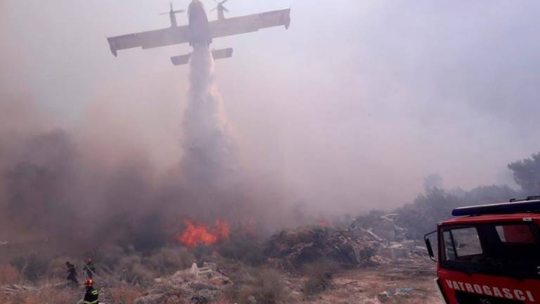 Silovit požar pri Trogirju v Dalmaciji