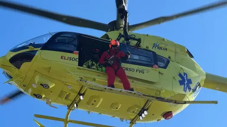 Reševanje, fotografija je simbolična (CNSAS FJK)