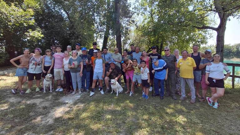 Ribe lovili v skupaj s slepimi in slabovidnimi
