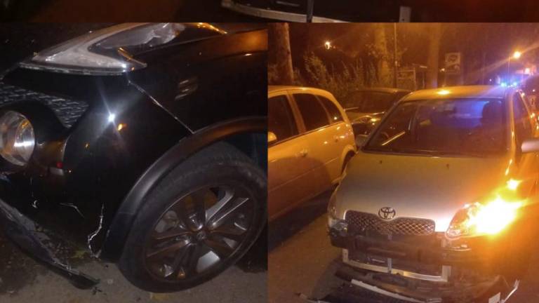 Voznica trčila v parkirane avtomobile