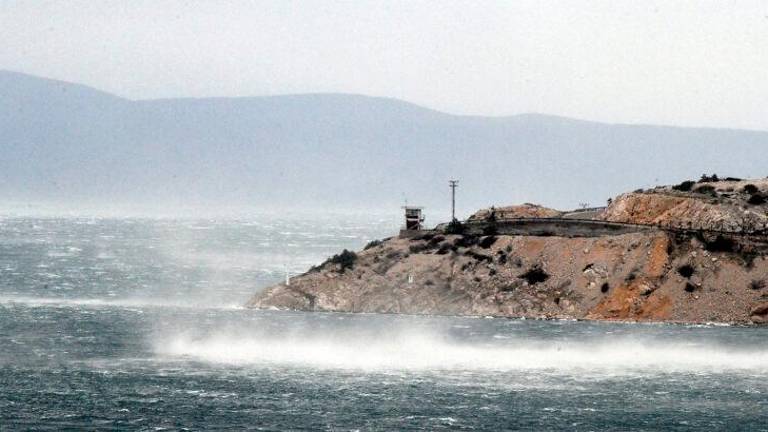Na Krku orkanska burja, Dalmacija zaradi snega odrezana od Hrvaške