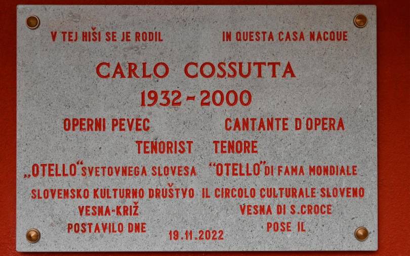 Ploščo v spomin na opernega pevca Carla Cossutta je postavilo SKD Vesna ob 100-letnici ustanovitve (FOTODAMJ@N)