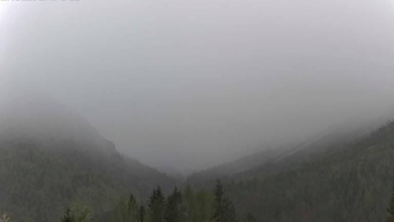 Od severa nastajajo krajevne plohe in nevihte