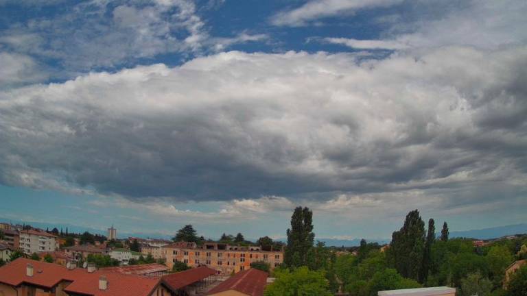 Še danes in jutri krajevne nevihte, od petka večja stanovitnost