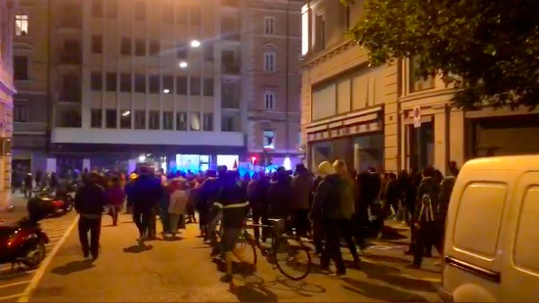 Množica ljudi se je sinoči udeležila spontanega shoda za Gazo (video)