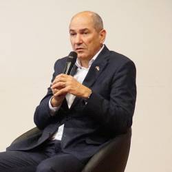 Janez Janša (ARHIV)