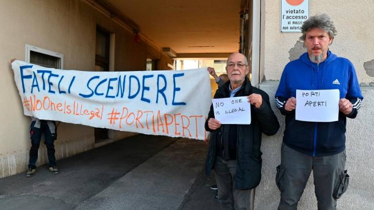 Zdravniki naj se postavijo proti vladi