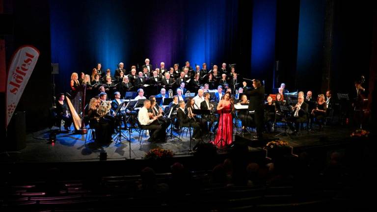 Sooblikovali koncert operne glasbe v stočlanski zasedbi