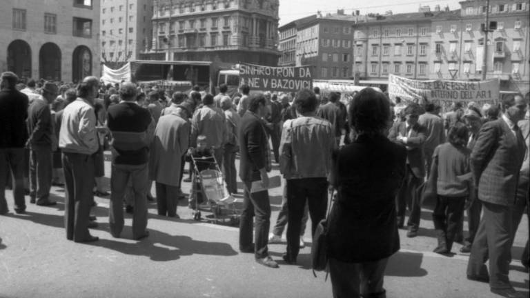 Trideset let enostranskega odnosa