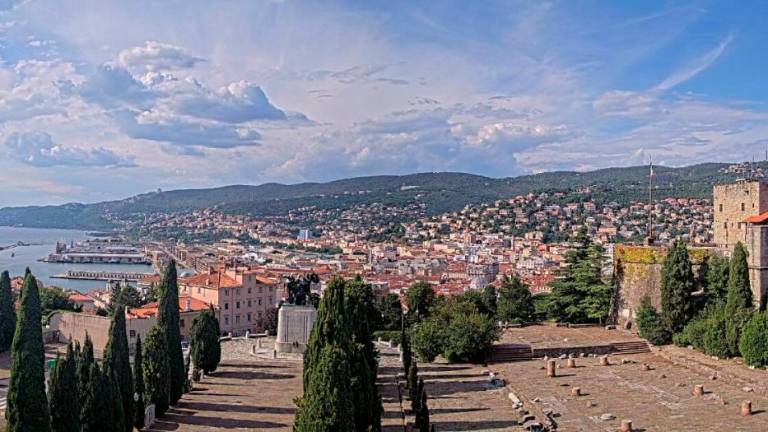 Prihaja še bolj vroč zrak, ničla bo poskočila na 5200 metrov