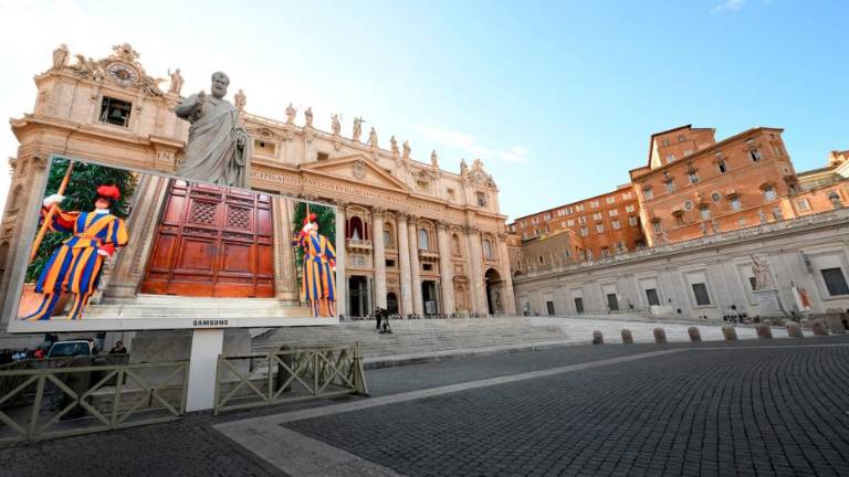 Novega papeža kardinali danes niso izvolili