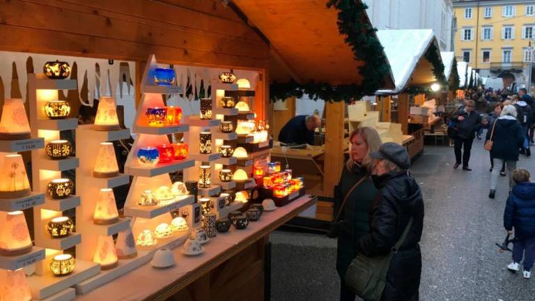 Zaživel je božični sejem