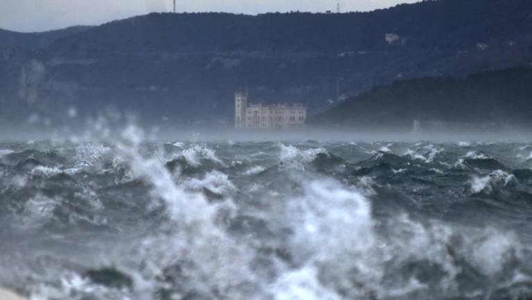 Na Tržaškem razsaja močna burja