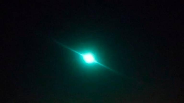 Asteroid razsvetlil nebo nad Rokavskim prelivom