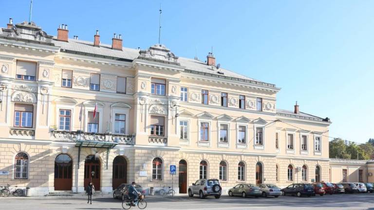 Virtualna kavarna tokrat novinarsko obarvana