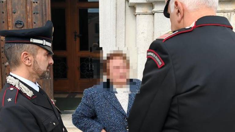 »Vaša hčerka je v priporu«