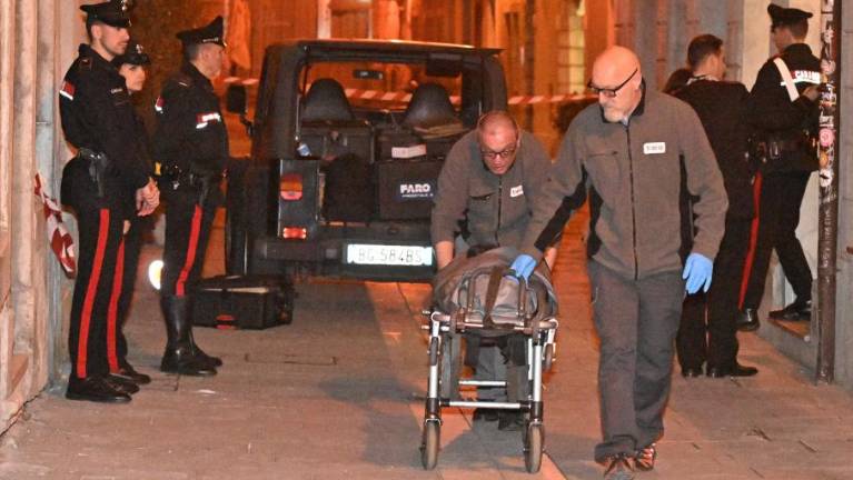 Karabinjerji izsledili domnevno morilko in jo odvedli v zapor