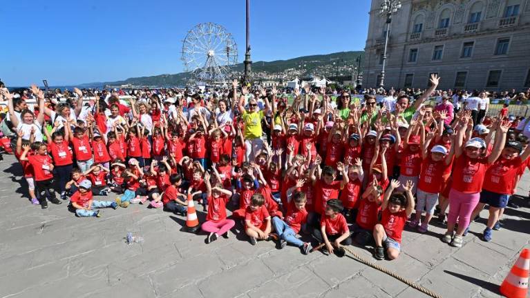 Na Velikem trgu je teklo približno 1500 otrok