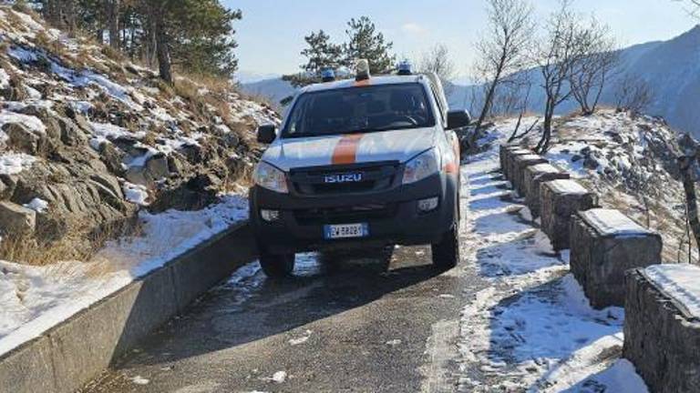 Eni so garali v mrazu, drugi so jih napadali s toplih domov