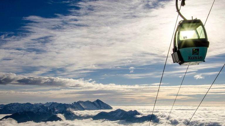 Zaradi januarske nesreče na kaninski žičnici policisti ovadili dve osebi