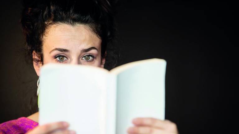 Kritika kapitalističnega sveta, ki se ulovi v isto zanko