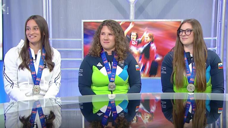 Športel z srebrnimi dekleti društva Cheerdance Millenium