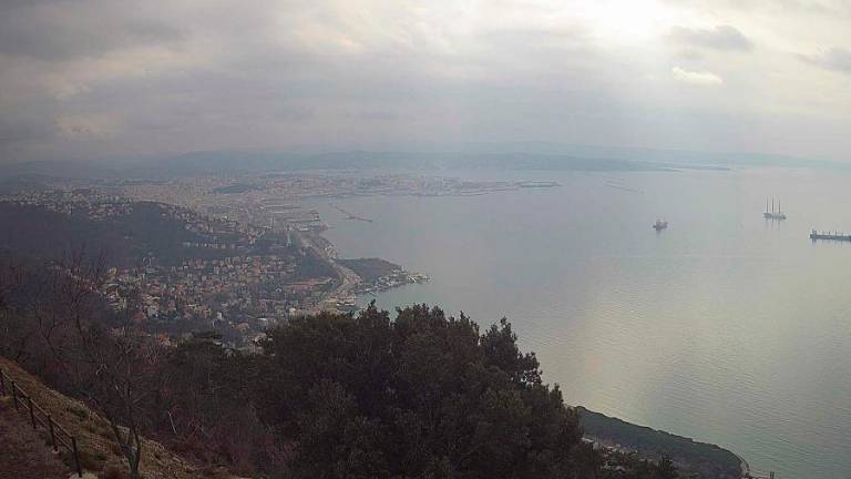 Ponoči se bo meja sneženja spustila do nižin