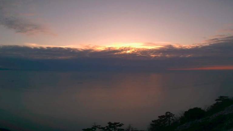 Prihajata vremenski fronti, prve padavine ponekod že v petek