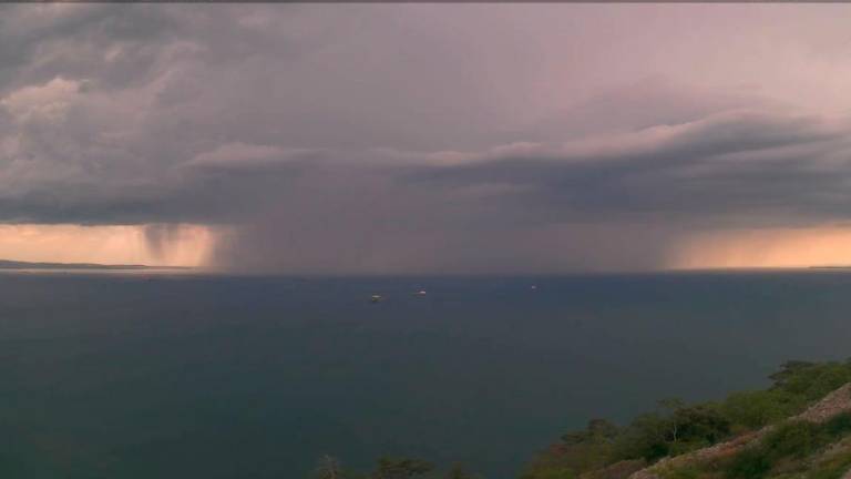 Civilna zaščita iz FJK za nedeljo objavila rumeno vremensko opozorilo