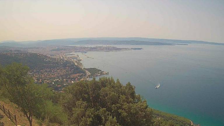 Velika toplotna obremenitev, v nedeljo popoldne ponekod nevihte