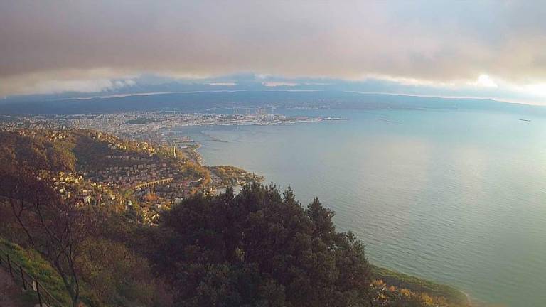 Nocoj na vrsti hladna vremenska fronta