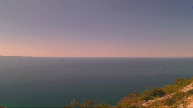 Anticiklon bo delno oslabel, od četrtka pogostejše nevihte