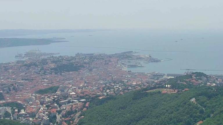 Na Tržaškem znatna toplotna obremenitev in puščavski prah