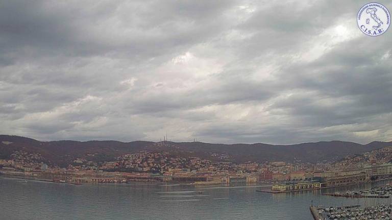 Od večera burno dogajanje, objavili oranžno in rumeno vremensko opozorilo