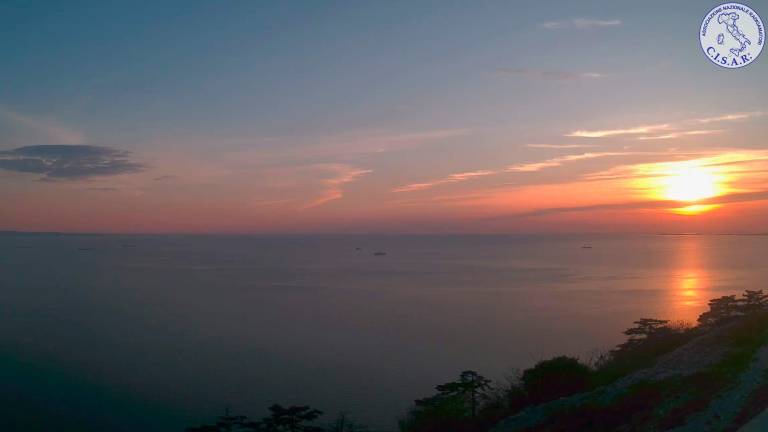 Današnji sončni zaton nad Tržaškim zalivom (SPLETNA KAMERA CISAR)