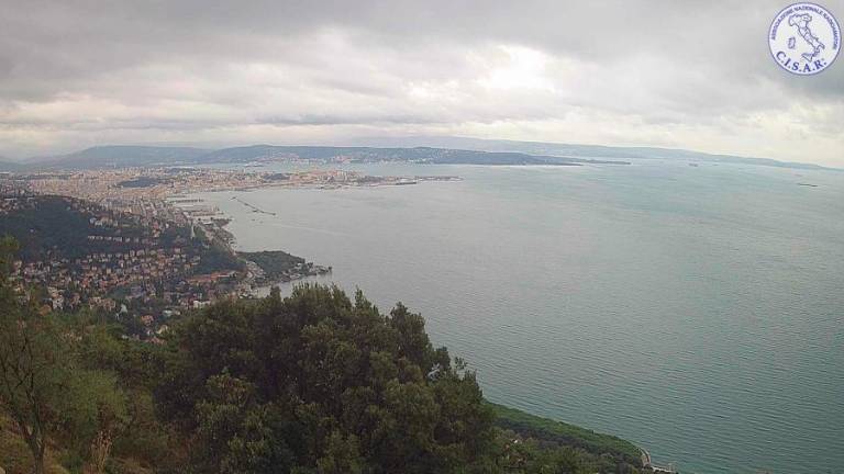 Danes večje količine dežja, v gorah od četrtka zvečer sneg